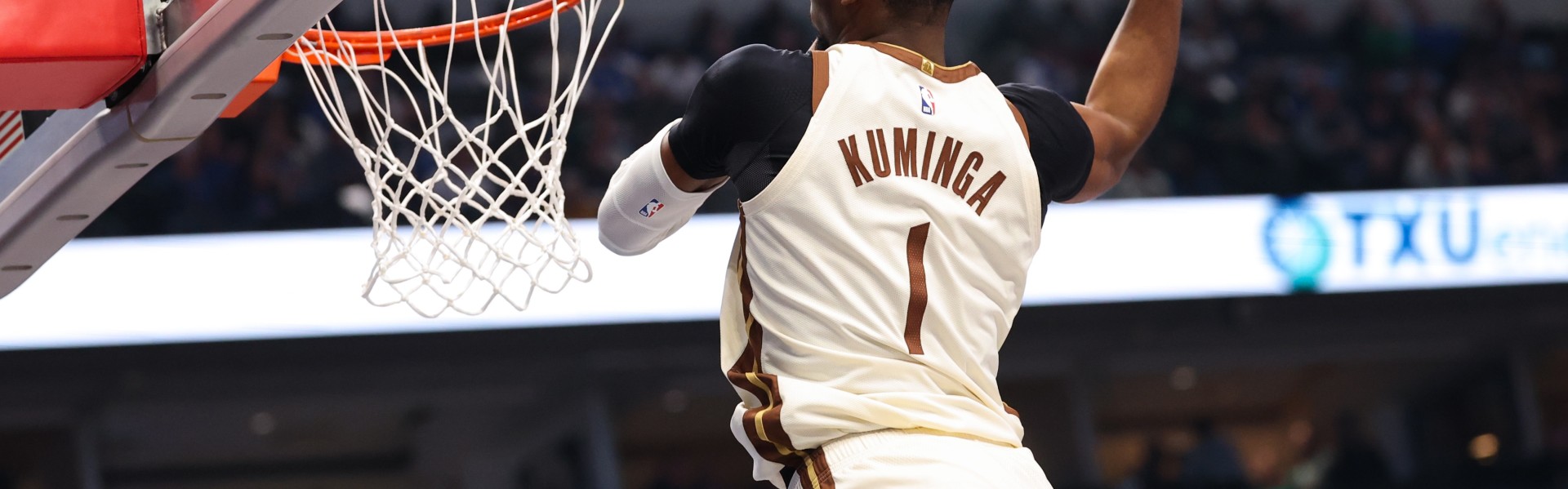 乐鱼vip-雪上加霜！明日勇士客战森林狼 库明加因左膝盖酸痛缺席比赛