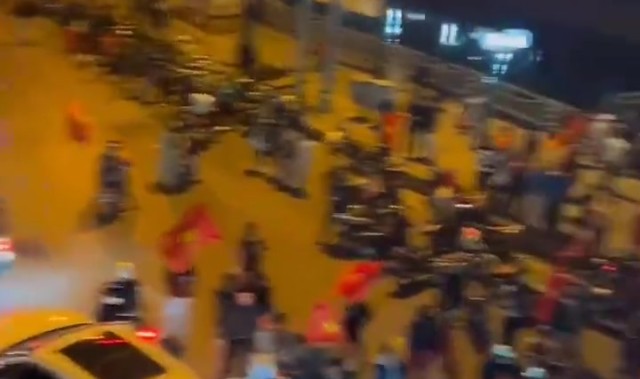 电竞娱乐-越南U23夺季军后：国内彻夜沸腾，深夜街头摩的穿梭，喇叭声轰鸣