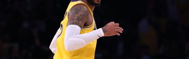 乐鱼官网-转型的甜瓜很甜！当队内最强射手冲击最佳第六人