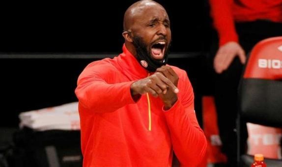 乐鱼官网-老鹰战绩不达标教练背锅，谁要为此负更大责任？